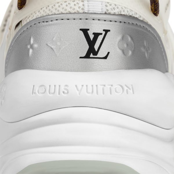 Louis Vuitton LV Run 55 Sneaker Monogram Flowers Silver 1AAVGI